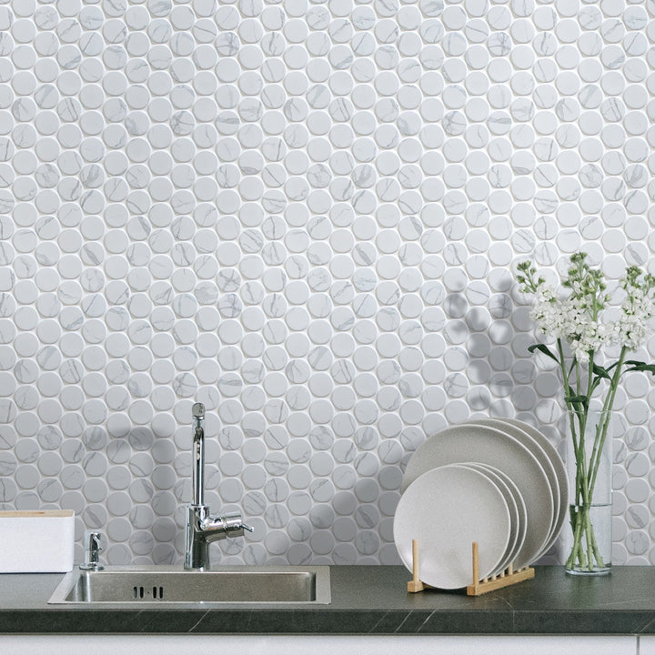 Kitchen backsplash with 2-inch Penny Round Glazed Satin Porcelain Mosaic Tile – satin glazed white porcelain tiles in modern kitchen design.