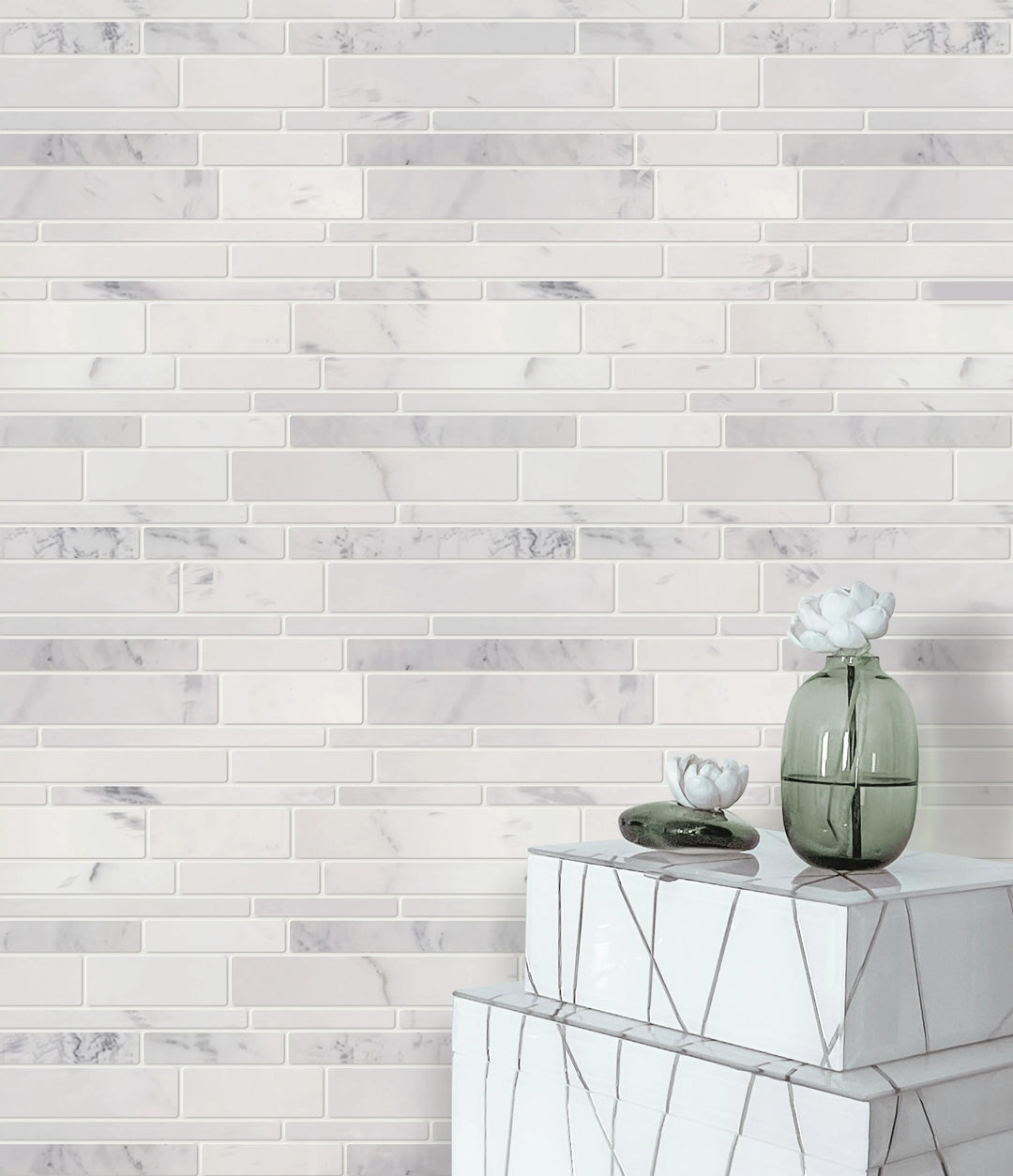 Living room feature wall with Calacatta Random Liners Mosaic Tile – honed marble brings timeless elegance